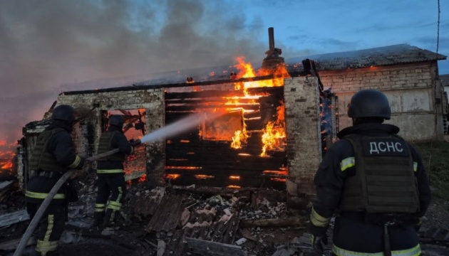 Росіяни вдарили по сільгосппідприємству на Чернігівщині, загинули батько і син