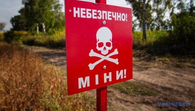 Russian forces using heavy hexacopters to mine roads on Sloviansk front 