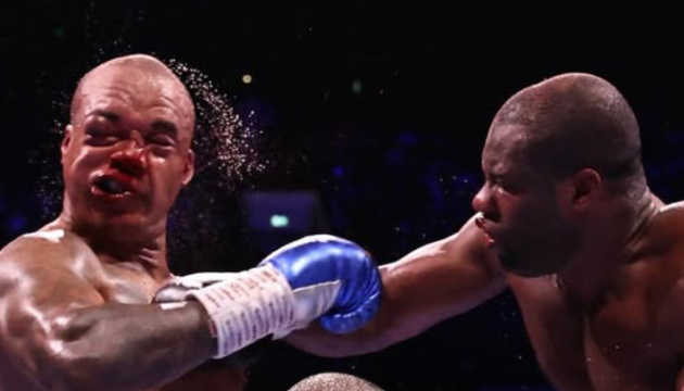 Дюбуа відібрав боксерський чемпіонський титул у Вордлі