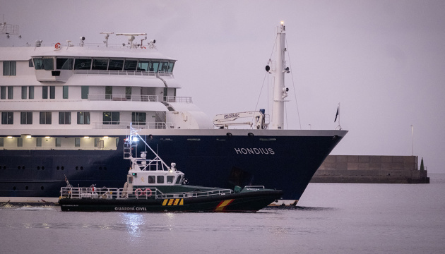 Brote de hantavirus en el MV Hondius: Cuatro tripulantes ucranianos permanecerán a bordo del crucero