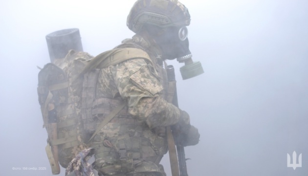 Russians use chemical weapons against Ukrainian soldiers, dropping gas grenade on dugout