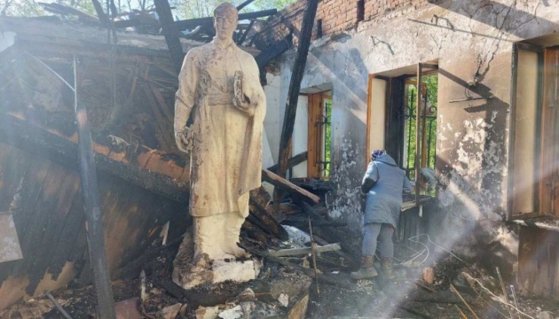 Війська РФ поцілили дроном по раніше зруйнованому музею Сковороди на Харківщині