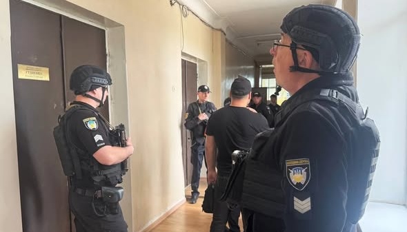 У Світловодській міськраді на Кіровоградщині заступник мера вчинив стрілянину, є постраждалі