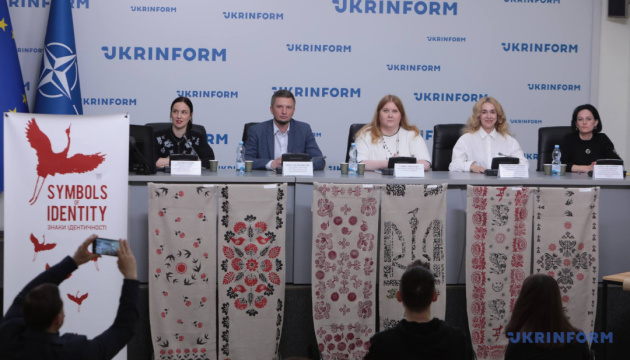 Мистецький проєкт «Знаки ідентичності» планують представити в 11 країнах Європи та Африки
