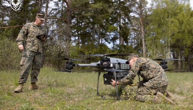 Les opérateurs de drones ukrainiens démontrent leur expérience de combat lors des exercices Aurora 2026 en Suède