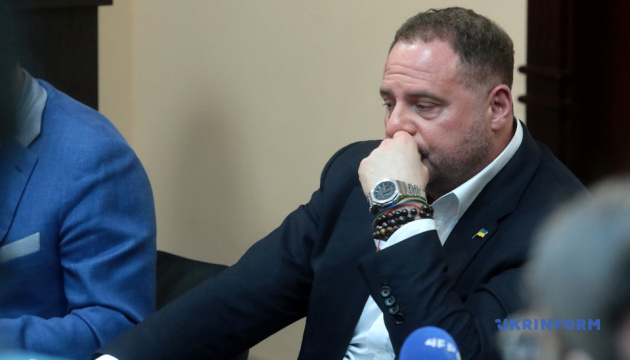 Єрмак після засідання суду заявив, що залишається в Україні і буде їздити на фронт