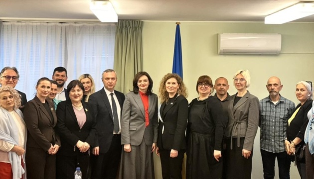 Зміцнення єдності й інформаційна відсіч: заступниця глави МЗС зустрілася з українцями у Бельгії