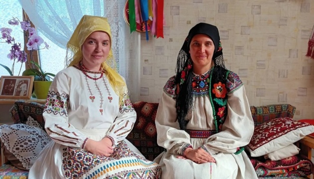 В естонській Нарві до Дня вишиванки презентують автентичні українські строї ХІХ–ХХ століть