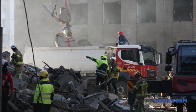 У Києві деблокували з-під завалів дев’ятого загиблого