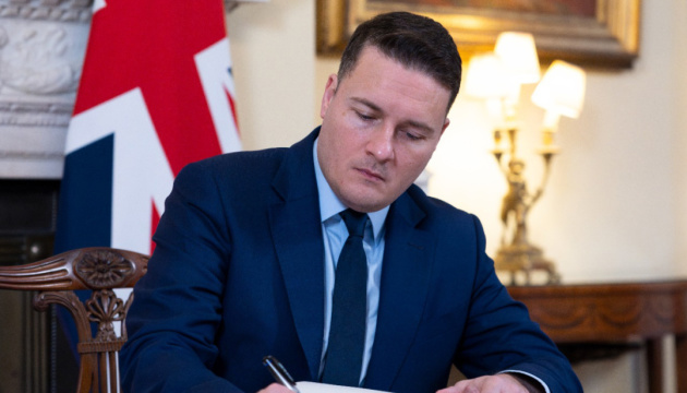 Міністр охорони здоров’я Британії подав у відставку через «втрату довіри» до Стармера