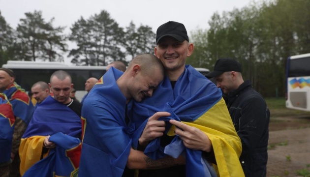 205 ucranianos regresan del cautiverio ruso