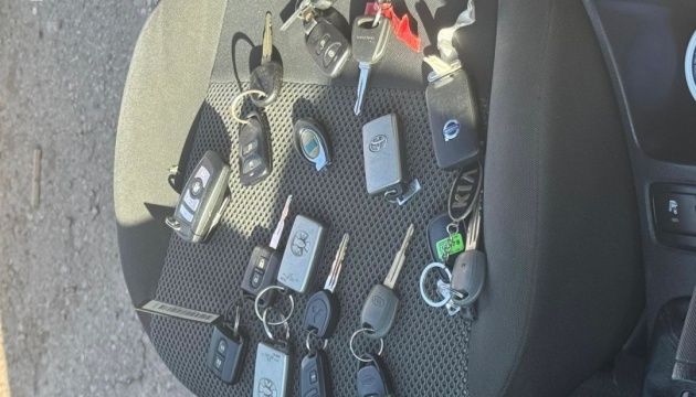 Контрабанда цілого «автопарку»: у Харкові повідомили про підозру керівниці благодійного фонду