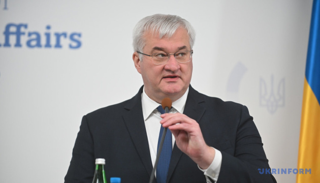 Le chef de la diplomatie ukrainienne estime que le tribunal spécial contre la Russie doit avoir une portée mondiale