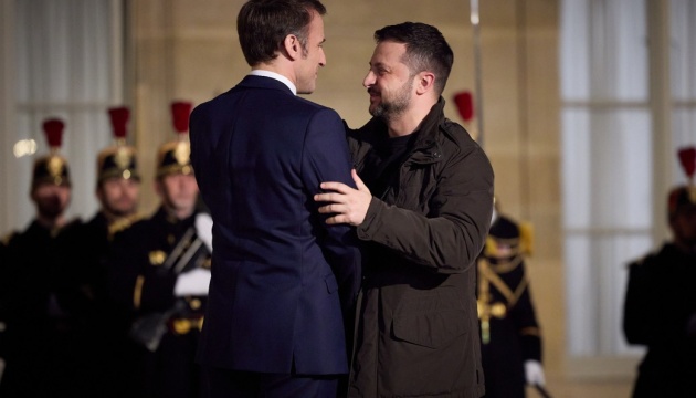 Zelensky y Macron abordan la cooperación para contrarrestar los misiles balísticos rusos