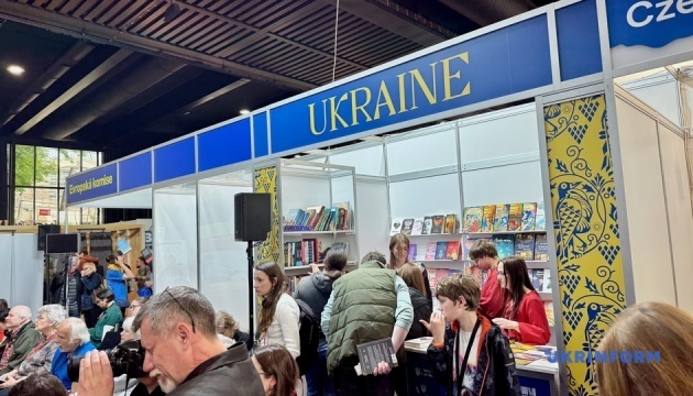 Український стенд на празькому книжковому ярмарку має велику популярність
