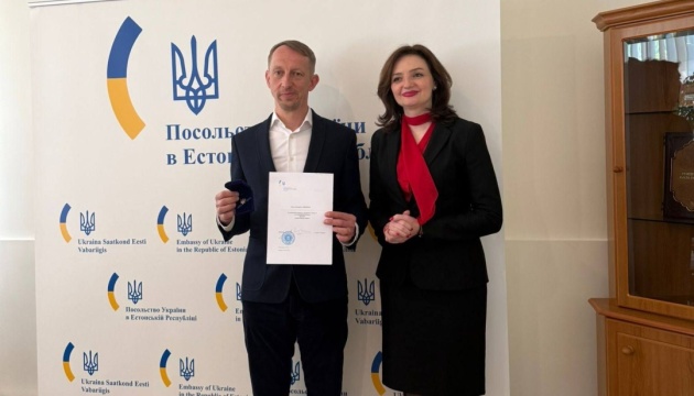 У Таллінні заступниця глави МЗС вручила відзнаку керівнику Українського культурного центру