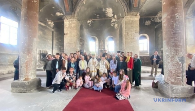 Українська громада взяла участь у богослужінні в унікальному храмі під проводом Вселенського патріарха

