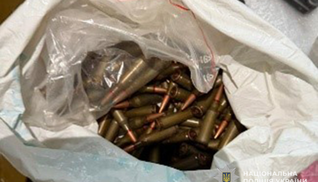 На Тернопільщині поліція вилучила у чоловіка більше тисячі набоїв