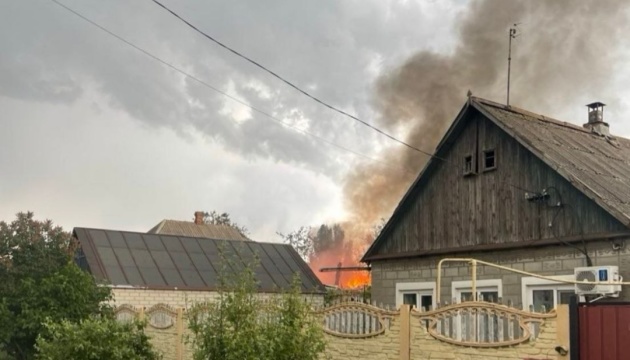 Війська РФ атакували Запоріжжя: пошкоджені будинки та промисловий обʼєкт