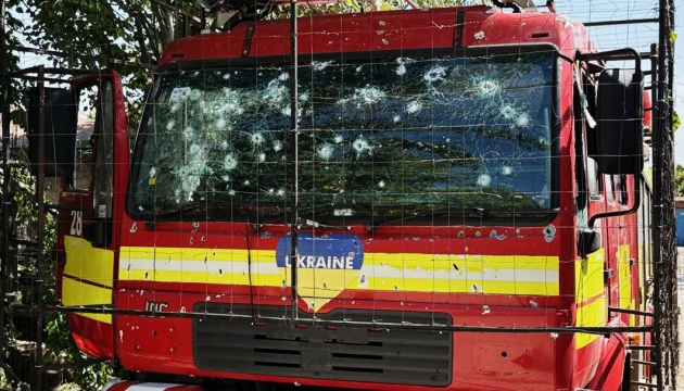 У Нікополі росіяни двічі атакували дроном автомобіль рятувальників