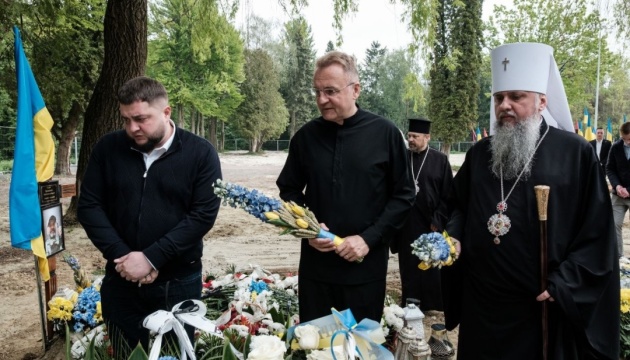 Предстоятель ПЦУ у Львові вшанував пам'ять українських воїнів