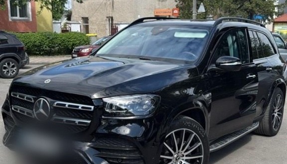 Під час обшуків у топпосадовців Нацполіції вилучили елітний автопарк, зброю та мільйони готівкою