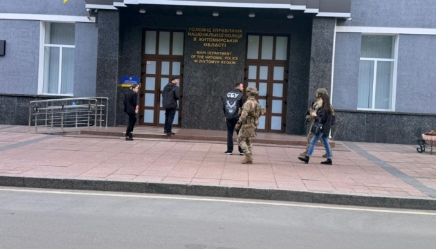 Поліцейських, що фігурують у справі про схеми прикриття «порноофісів», відсторонили