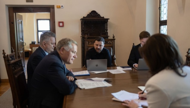Зеленський поговорив з Вучичем: Розраховуємо на відновлення переговорів про зону вільної торгівлі 