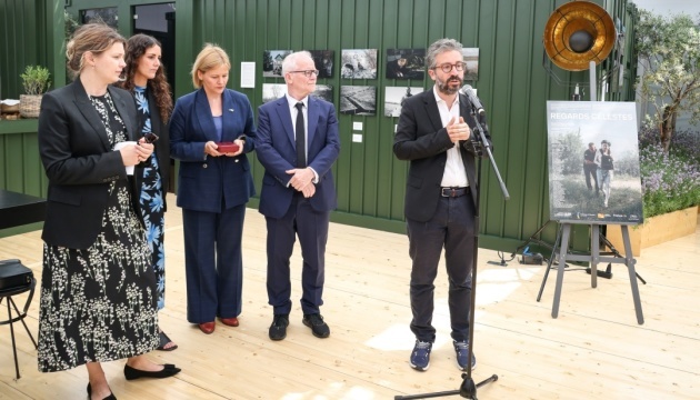 Exposition « Regards célestes » inaugurée à Cannes en hommage aux photographes ayant documenté la guerre en Ukraine