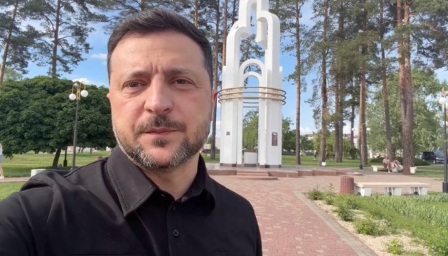Зеленський у Славутичі: Україна додатково посилить кордон, а Лукашенко має «бути в тонусі» у разі агресії