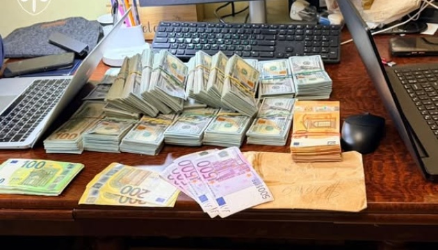 Суд узяв під варту п’ятьох підозрюваних у справі про прикриття мережі «порноофісів»