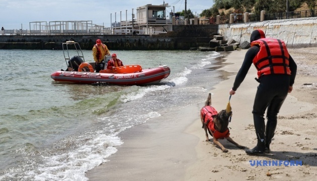 Se instalan refugios adicionales en la costa de Odesa antes de la temporada de playa