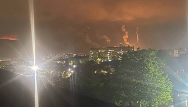 У Новоросійську через атаку дронів виникли пожежі на терміналі «Шесхаріс» і нафтобазі - ЗМІ