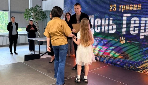 У Хмельницькому 15 родин військових та ветеранів отримали сертифікати на житло