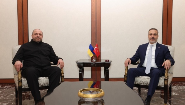 Umerov trata con el ministro de Asuntos Exteriores turco el retorno de los ucranianos del cautiverio ruso 