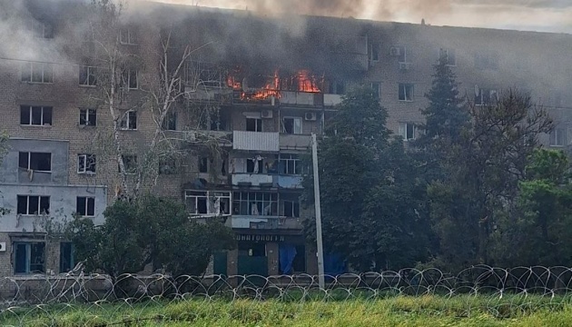 Russen töten einen und verletzen 14 Zivilisten in Region Donezk