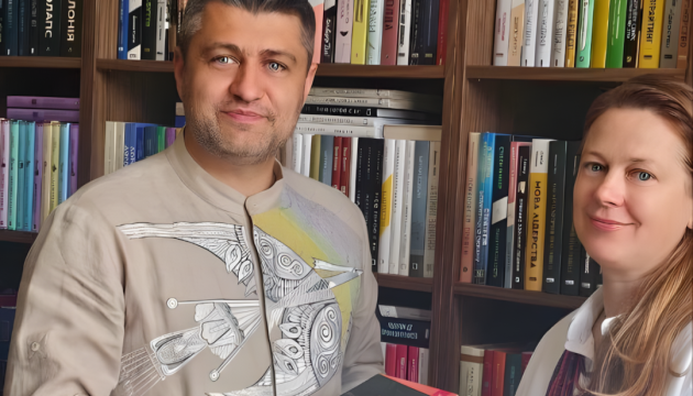 Посольство на Кіпрі передало партію українських книжок для бібліотеки Лімасола