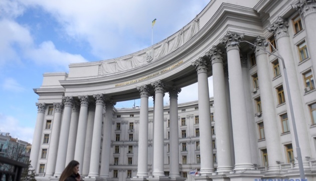 Le ministère ukrainien des Affaires étrangères dément le départ de l'ambassade des États-Unis à Kyiv face aux menaces de frappes russes