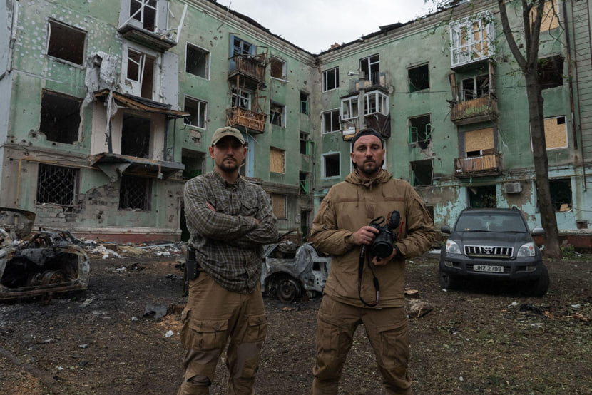 Пресофіцери 24-ої бригади на місці прильоту російських авіабомб, Краматорськ, Донецька область, 2026 р. Фото: Володимир Ковтунович