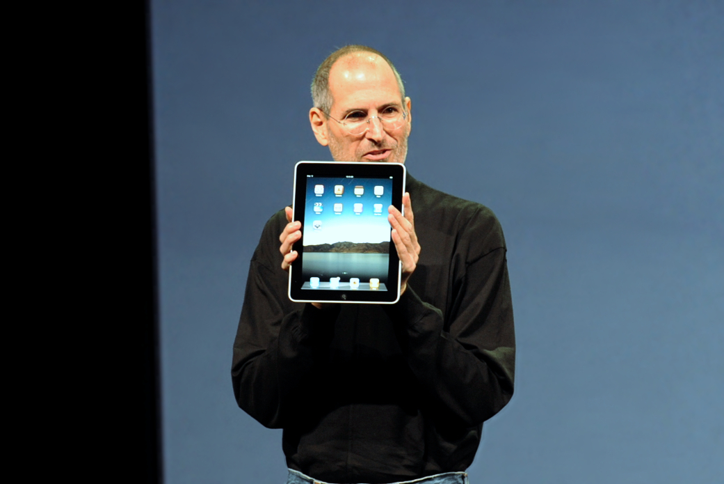 представив iPad у 2010 році