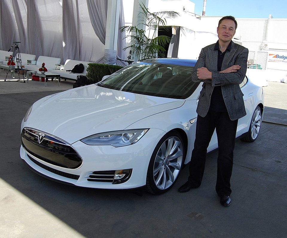 Маск та Tesla Model S, 2011