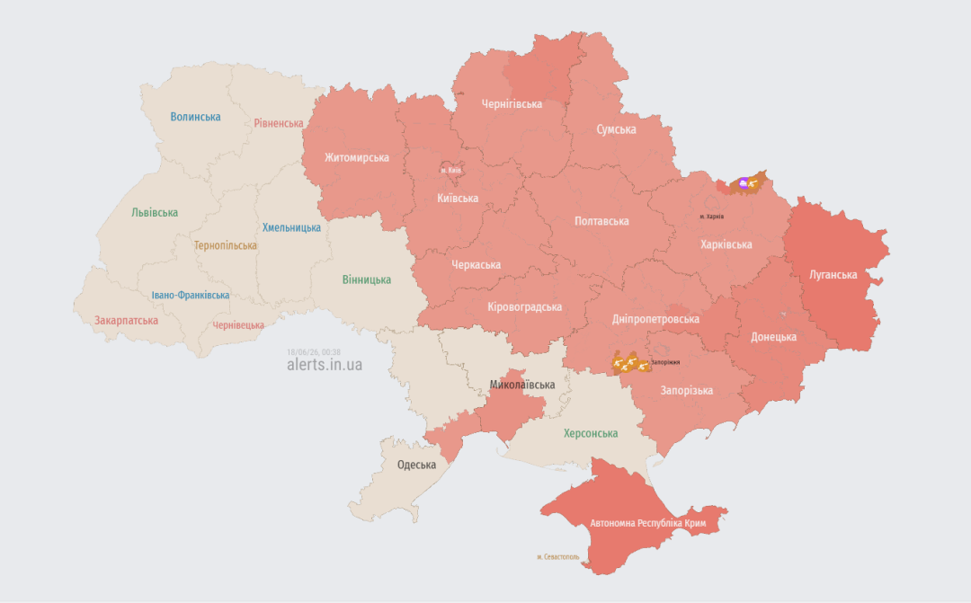 Актуальна мапа повітярних тривога станом на 01:24 / Джерело: https://alerts.in.ua/ 