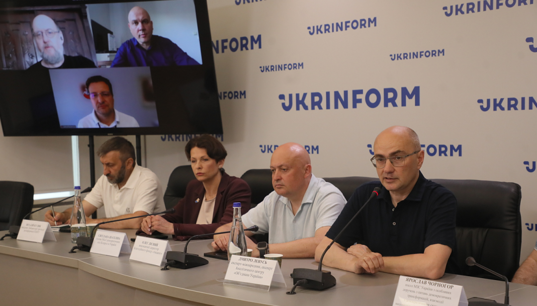 Лукашенко експлуатує страх війни, слід пояснювати білорусам наслідки його курсу - опозиціонерка