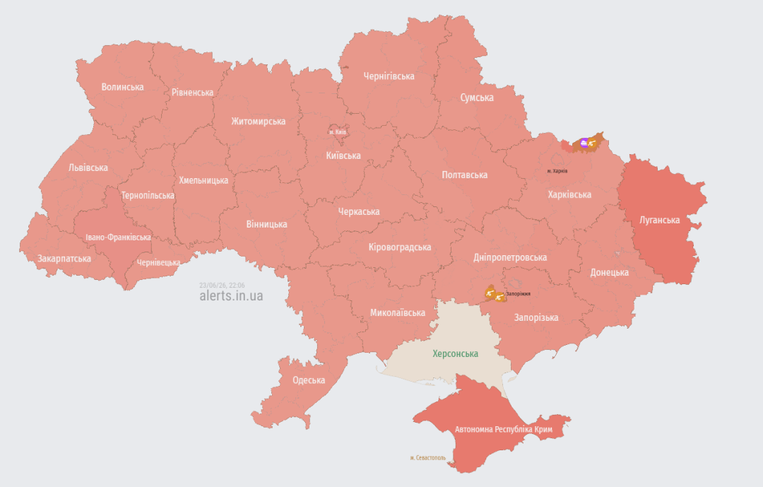 Актуальна мапа повітряних тривог станом на 22:06 / Джерело: https://alerts.in.ua/