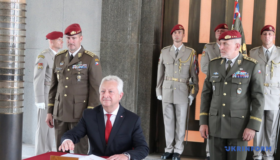 Чеська армія зацікавлена у бойовому досвіді ЗСУ й продовжить співпрацю з Україною - Генштаб