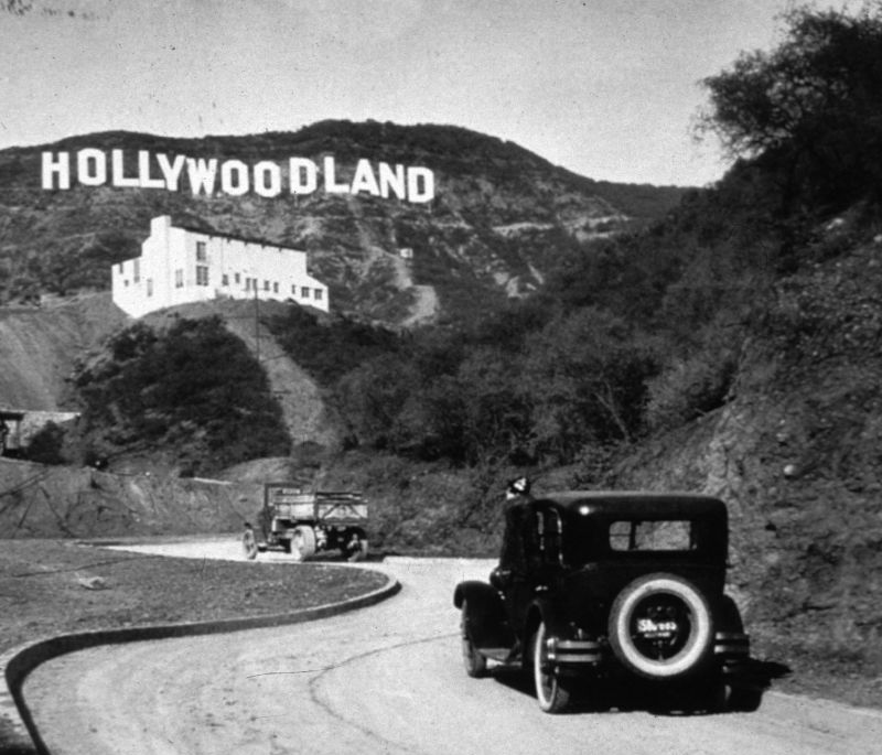 By Unknown - hollywoodsign.com, CC BY-SA 4.0, https://commons.wikimedia.org/w/index.php?curid=137844482