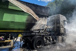 На Сумщині військові РФ вдарили по вантажівках на АЗС