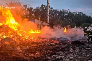 На Харківщині в результаті атаки російських дронів сталася пожежа на території підприємства