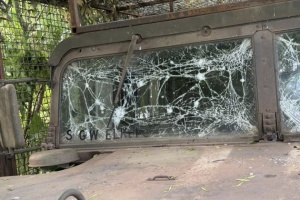На Дніпропетровщині від удару російського дрона по автівці постраждали журналістка і військові