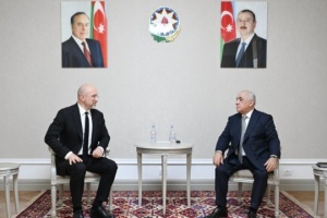 Shmygal se reúne con el primer ministro de Azerbaiyán